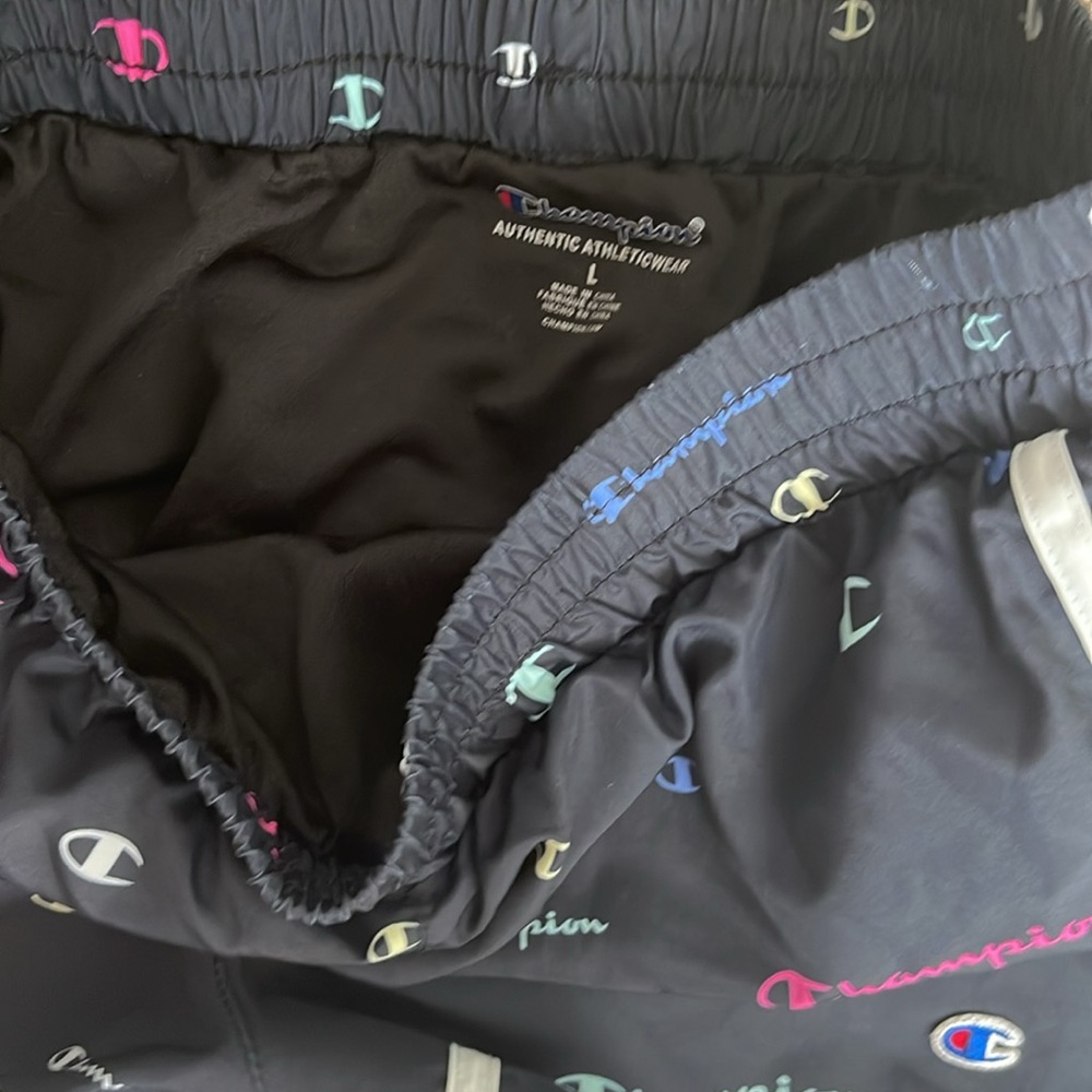 Shorts - Picture 3 of 5